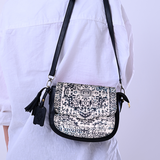 The HENZADA CrossBags _blk & white Arezou