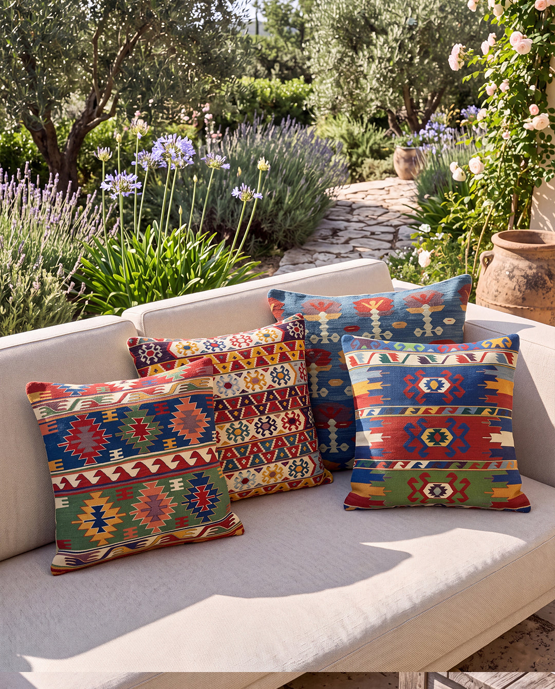 Turkish Kilim - bundle ( set of cushions + tapestry )