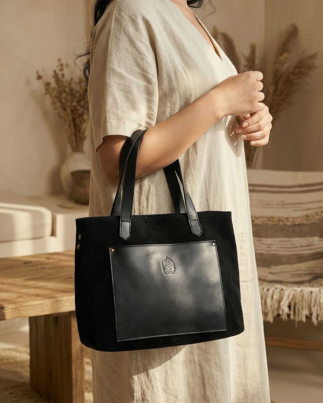 Henz suede bag -black