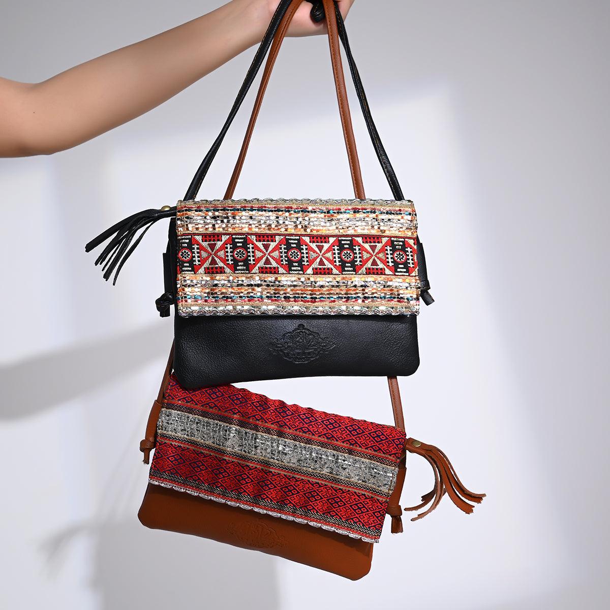 Cross-bag with Indian Serma handmade Fabric _black leather