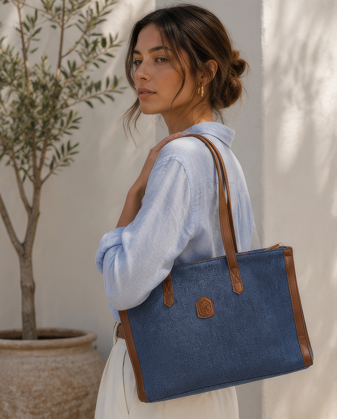 ara - Classic Canvas Tote Bag