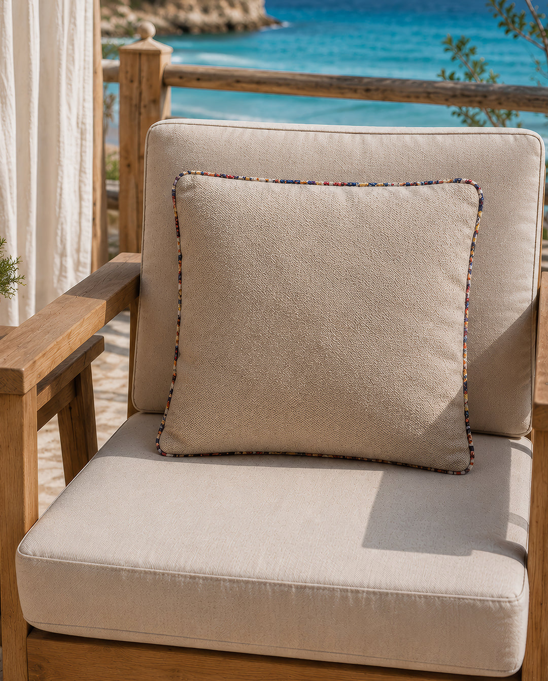 plain cushion - Multicolour Piping