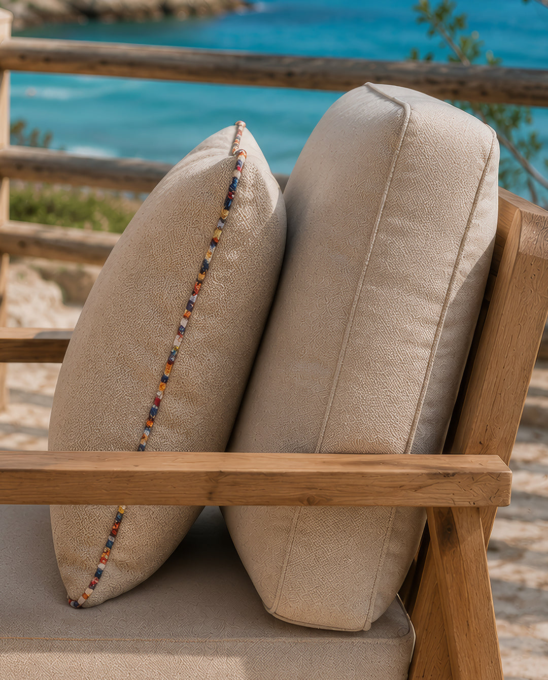 plain cushion - Multicolour Piping