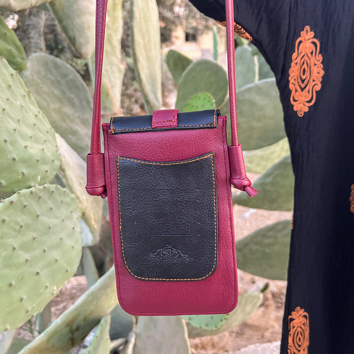 Mobile leather Case_ burgundy with Black