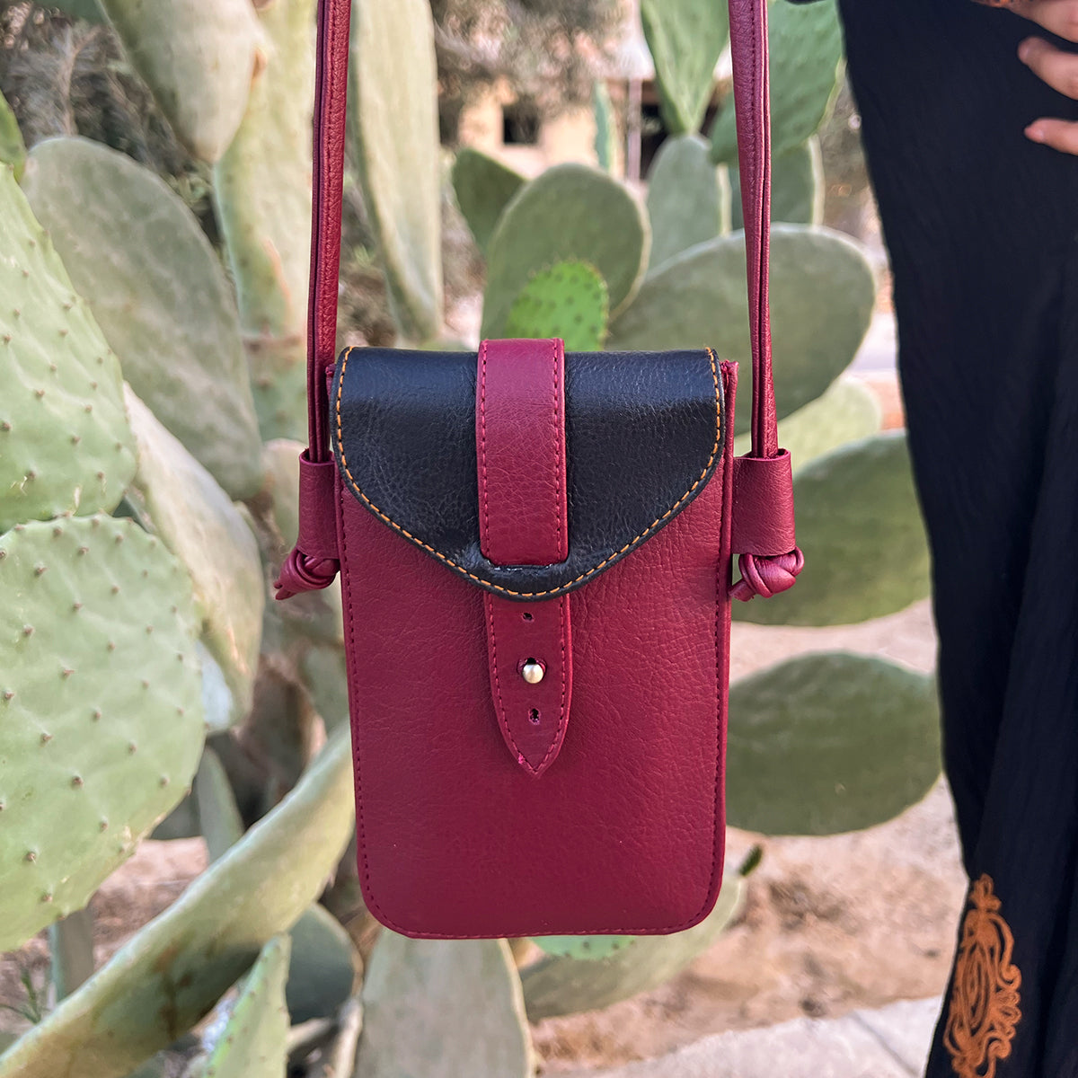 Mobile leather Case_ burgundy with Black