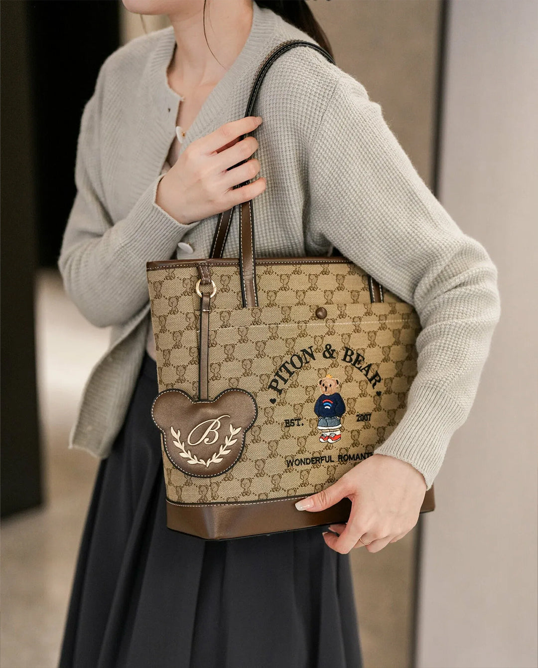 Piton & Bear - Casual Retro Tote Bag